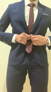 91视频官方收录：西装男自慰1