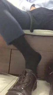 猫咪av站精选视频：西装裤+黑袜撸鸡巴 完整版