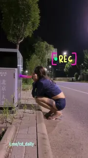 在路边假屌插在垃圾桶口爆 - 高清流媒体极速加载