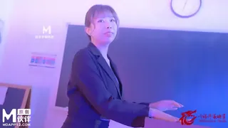 查看 #麻豆传媒 千禧传媒 闷骚女教师被迫多人混战 的详细介绍与播放