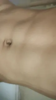 猫咪av站栏目：婚纱店操萝莉音小妹，休学大学生眼镜妹返场，搭档是个猛男 精彩封面