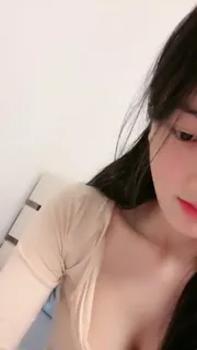乳沟美女 完整无删减版在线看