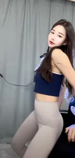 91视频官方收录：快手小甜甜   直播紧身裤美臀_快手