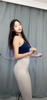 查看 小甜甜直播紧身裤快手美臀 的详细介绍与播放