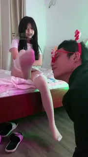 套路直播白丝过膝袜裸足   甜甜 超可爱的萝莉调教 - 极具视觉冲击力的猫咪av站内容