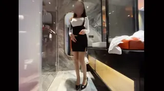 91视频官方收录：别射啊，被发现就遭了”，新来的办公室小少妇真是够骚的