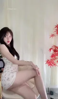 猫咪av站高分作品推荐：小短片白色短裙骚逼