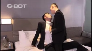 猫咪av站栏目：工作压力大去酒店发泄 精彩封面