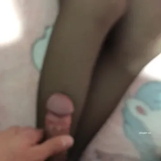 【猫咪av站】要个黑丝足交 现场高清截图