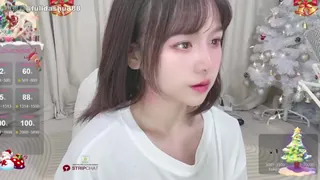 stripchat平台新女神 童颜巨乳，眼神拉丝 短发真可爱5 - 高清在线观看