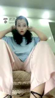 猫咪av站精选视频：#豆满月第一视角粗口辱骂 黑丝、裸足、口水，粗口无底线 合集— 完整版