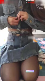 猫咪av站精选视频：【真实乱伦】趁妹夫不在和亲妹妹偷情！全程对白丝袜足交！把袜子当避孕套使 完整版