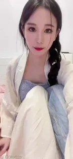 #易直播 #宵夜 #足控 #黑丝还不错，值得看看美女姐姐 玩家亲测好评资源