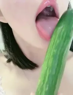 吃黄瓜都吃得那么甜 - 1080P超清画质展示图