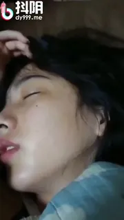 91视频官方收录：萌妹睡觉被操 我在做梦吗