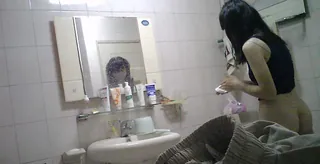 正在播放：偷拍女朋友换衣 (猫咪av站频道)