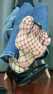 高跟黑丝网纹玉足 优质原创视频在线直达