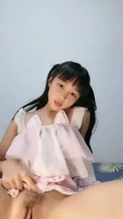 【猫咪av站】可爱双马尾小萝莉 现场高清截图