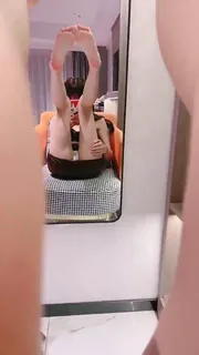 骚女对镜抬腿求操 - 高清流媒体极速加载