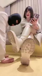 正在播放：喜欢被调教辱骂 (猫咪av站频道)