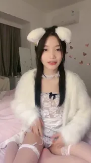 猫咪av站题材必看：黄播新美月无弹性白丝小女仆颜值在线 精致佳人 封面图