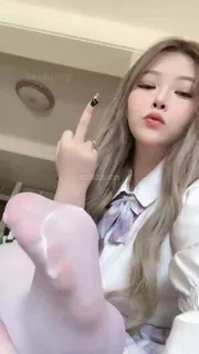 91视频官方收录：性感妈妈的美足