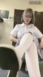 91视频官方收录：可爱短发妹妹的白丝诱惑