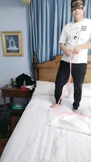 猫咪av站高分作品推荐：#午夜狂魔 19岁妹妹 欠贷下海还款 被2位猛男调教狂操