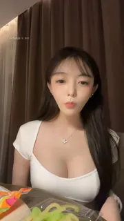 【猫咪av站】大奶奶 主播 现场高清截图