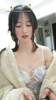 大四学姐 卧室自慰，娇羞呻吟 手机浏览器流畅观看预览