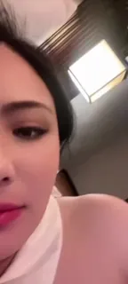 【猫咪av站】土豪玩弄巨乳反差骚货 疯狂揉胸 吸舔奶头 现场高清截图