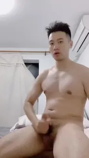 猫咪av站精选视频：骚男自拍打飞机 完整版