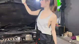 #阿朱 人气名模❤️海鲜馒头穴女神『阿朱』三月全新影视风新作《性感修理工》超强镜头表现力 - 实时更新的高清猫咪av站资源