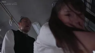 91社区热议作品：学生妹公交车上遇到痴汉 实拍