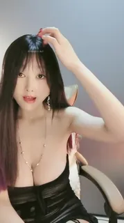 E杯女神~裸舞诱惑~疯狂抖奶 - 高清流媒体极速加载