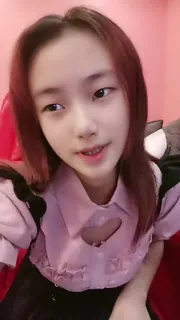 猫咪av站精选视频：黑丝精神小妹 完整版