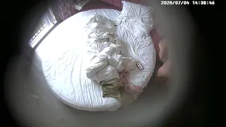 广州番禺某酒店_偷拍丰满金发白虎大洋马入住_脱光后看AV自慰_40分钟 玩家亲测好评资源