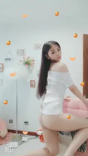 黑长直女神的骚屁股 - 高清在线观看