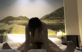 牛仔短裤白晢妹子估不到小哥这么猛被操到想哭的样子只能口爆解决’‘ 完整无删减版在线看