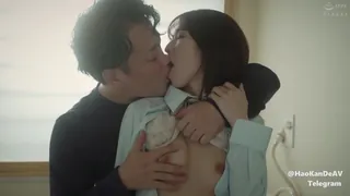 猫咪av站栏目：短发可爱女学生被老色逼强暴了 精彩封面