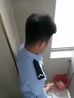 查看 制服骚男厕所自撸 的详细介绍与播放