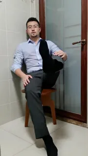 查看 看起来板正的 结果竟然是骚男 的详细介绍与播放