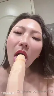 正在播放：骚货各种吸舔假鸡巴 (猫咪av站频道)