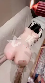 猫咪av站精选视频：滴蜡调教白皙母狗 完整版