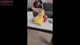 猫咪av站栏目：网红居家口交后入私拍 精彩封面
