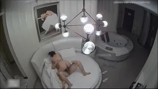 精致酒店偷拍清纯漂亮美女被鸡巴又粗又长很久没操的男友刚干完一次趴在床上喝矿泉水时又被插进去操.国语 #短片系列 #偷拍 手机浏览器流畅观看预览