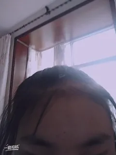 91社区热议作品：少女居家自拍诱惑 实拍