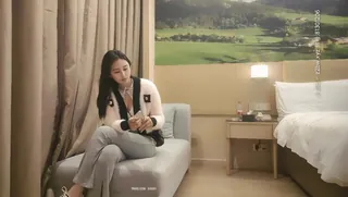 查看 设好摄像头在叫来小姐姐，偷偷录起来 的详细介绍与播放