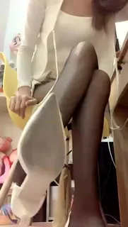 身材姣好的美女黑丝高跟诱惑 - 1080P超清画质展示图