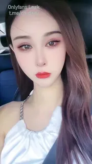 猫咪av站高分作品推荐：成都Ts安安：女装瘾犯了，想捏着自己的小鸡巴被男人抱着操